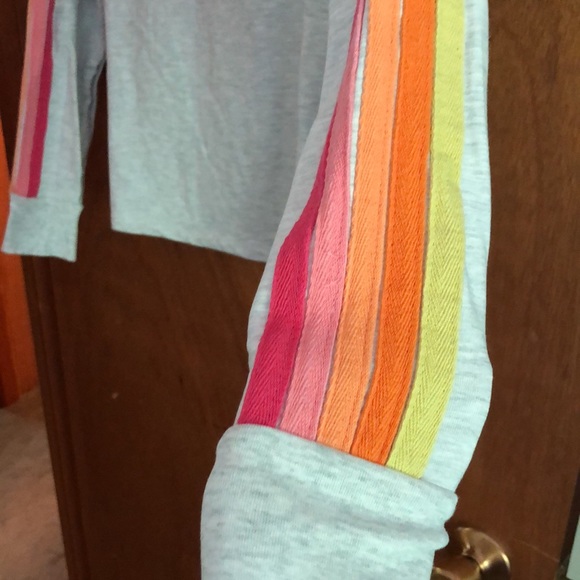 Kangol Women’s Long sleeve Rainbow Stripe Athletic Top ~ size Medium - Picture 3 of 13